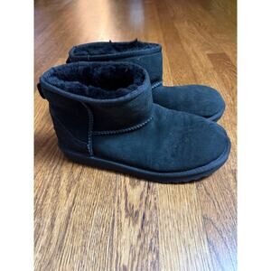 UGG Classic Mini II Big Kid Size 6